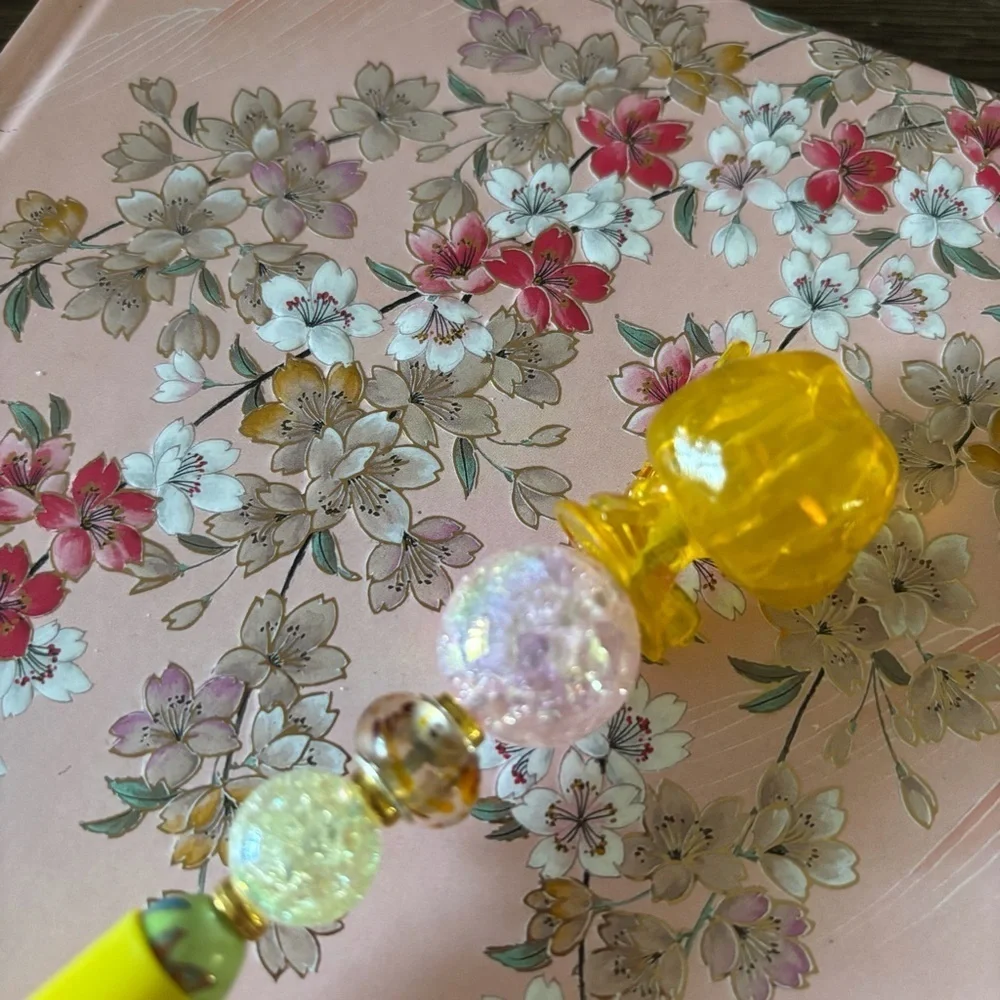 Disney Doorables: Star Wars: Rey yellow handmade beaded pen